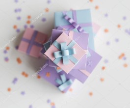 depositphotos_145124549-stock-photo-holiday-gifts-with-bows